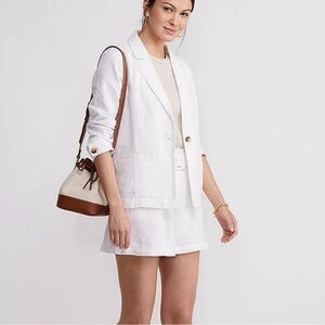 Vineyard Vines Lightweight White Blazer. Excellent Condition. Size 4.